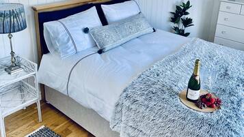 House, 2 Bedrooms, 2 Bathrooms, Beachside