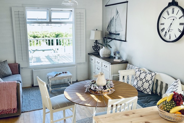 House, 2 Bedrooms, 2 Bathrooms, Beachside | In-room dining