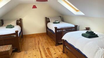 4 bedrooms, bed sheets