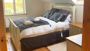 4 bedrooms, bed sheets
