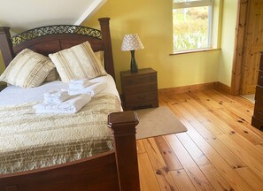 House, 4 Bedrooms, Fireplace, Beachside