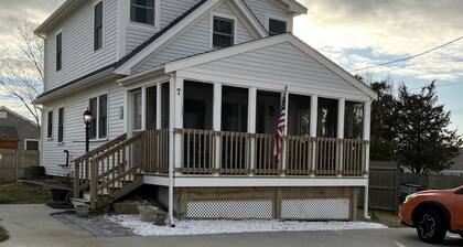 2 Story Beach House with full screen porch - Short walk to beach
