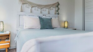 1 slaapkamer, een strijkplank/strijkijzer, gratis wifi, beddengoed