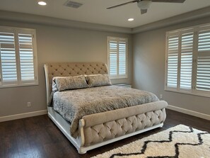 5 bedrooms, travel cot, WiFi, bed sheets