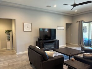 Smart TV, fireplace