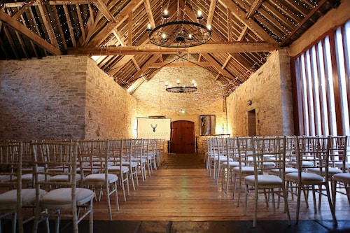 Kingston Country Courtyard