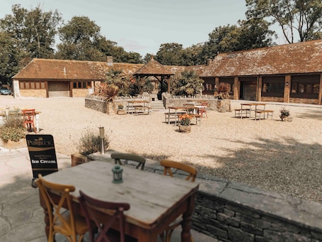 Restaurant. Kingston Country Courtyard