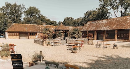 Kingston Country Courtyard