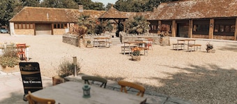 Kingston Country Courtyard