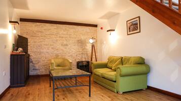 Superior Triple Room | Premium bedding, individually decorated, individually furnished, desk