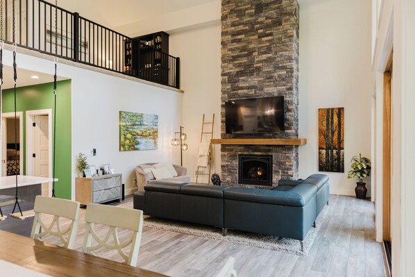 Smart TV, fireplace, stereo