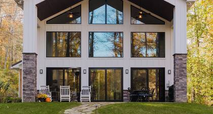 Private Lakehouse getaway with all modern comforts.