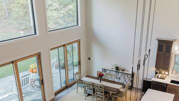 Smart TV, fireplace, stereo