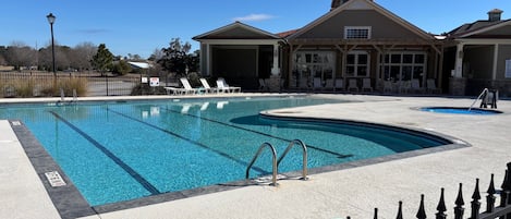 Sisäuima-allas, ulkouima-allas