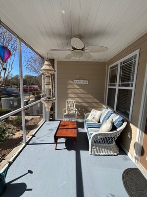 Terrace/patio - Gorgeous Quiet 2 Bedroom Condo on Golf Course (Calabash)