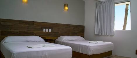 Standardzimmer, 2 Doppelbetten | Badezimmer