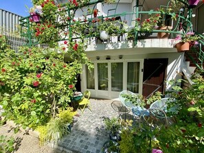 Outdoor dining - Studio with lovely outdoor terrace 10 minutes from Paris (14th) classified 1*. (Bagneux)