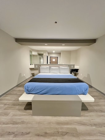 Single Room | Desk, laptop workspace, free WiFi, bed sheets