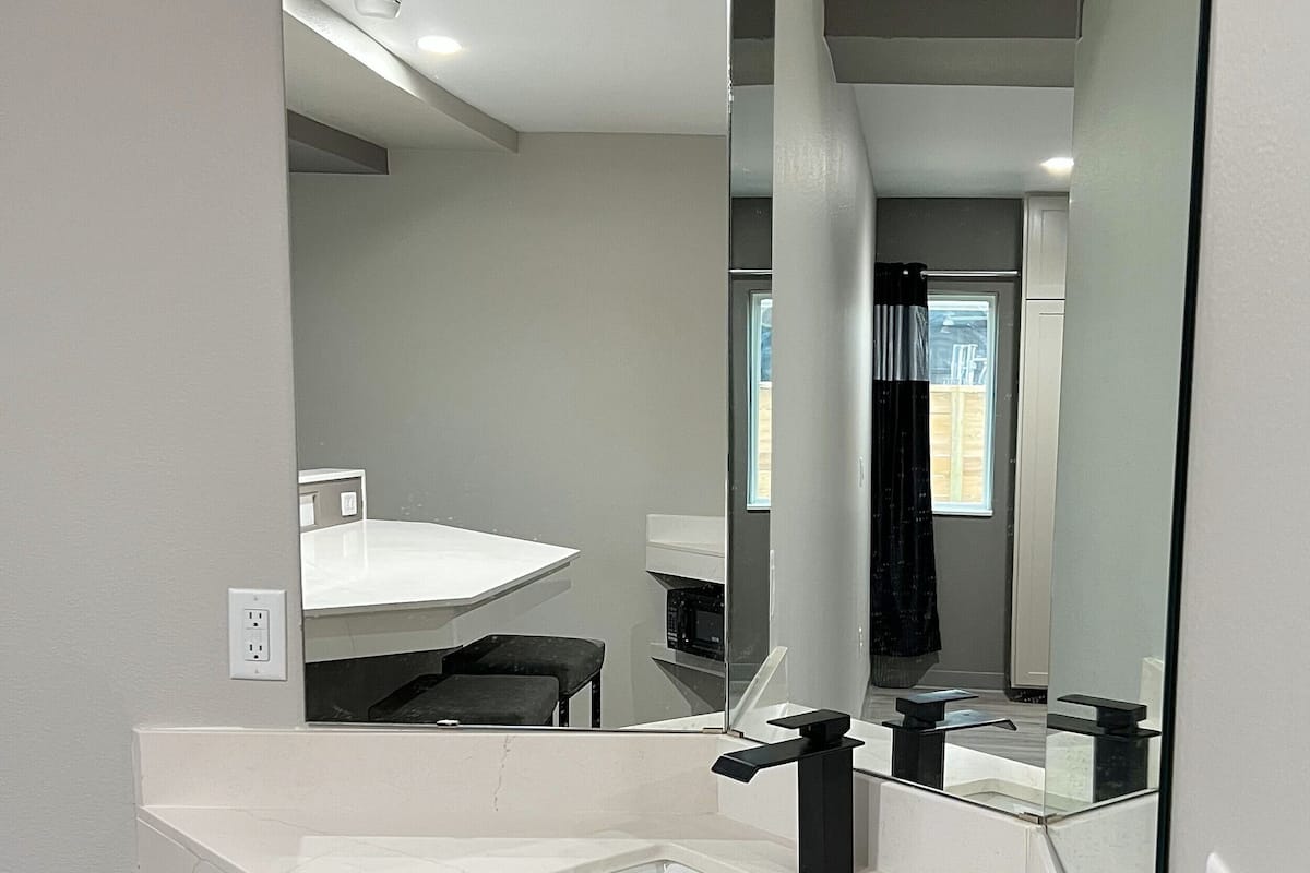 Single Room | Desk, laptop workspace, free WiFi, bed sheets