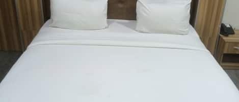 Deluxe Room | 1 bedroom, Egyptian cotton sheets, premium bedding, memory foam beds