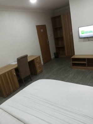 Standard Room | Egyptian cotton sheets, premium bedding, memory-foam beds, desk - Sky Suites Ikeja (Lagos)