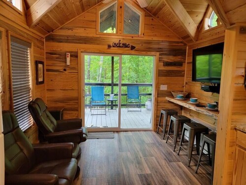 Juniper: Sleep 5, Tiny Cabin, Pets, Near Park/Lake