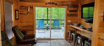 Juniper: Sleep 5, Tiny Cabin, Pets, Near Park/Lake