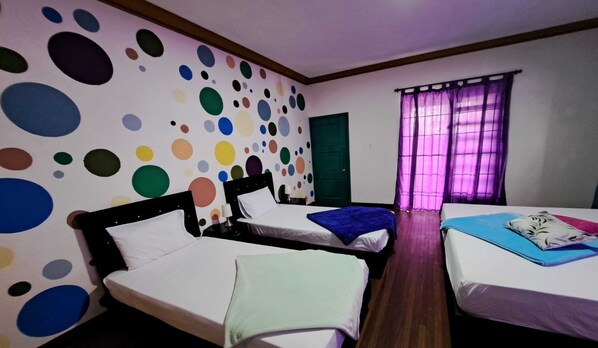 Hypo-allergenic bedding, free WiFi, bed sheets