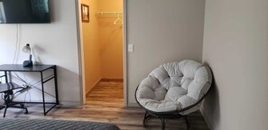 1 bedroom, desk, travel cot, free WiFi