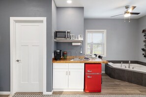 Fridge, microwave