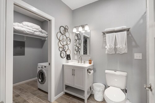 Gorgeous Huge Studio Condo with In Room Jacuzzi Tub