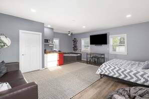 1 bedroom, bed sheets