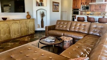 Smart TV, fireplace, ping pong, books