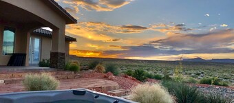 Inspiring views! Luxury, Serenity, Hot tub, Lake Powell, Antelope,EV Chg