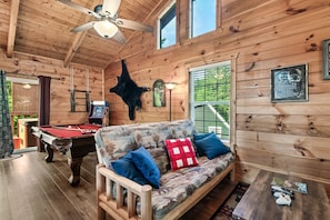 スマートテレビ、暖炉、テレビゲーム