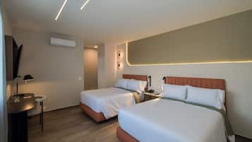 Suite Doble | Cassaforte in camera, una scrivania, postazione laptop, tende oscuranti