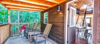 Walnut: Sleep 4, Tiny Cabin, Pets, Near Park/Lake