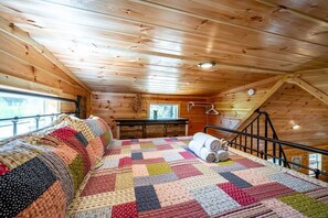 Interior - Walnut: Sleep 4, Tiny Cabin, Pets, Near Park/Lake (Broken Bow)