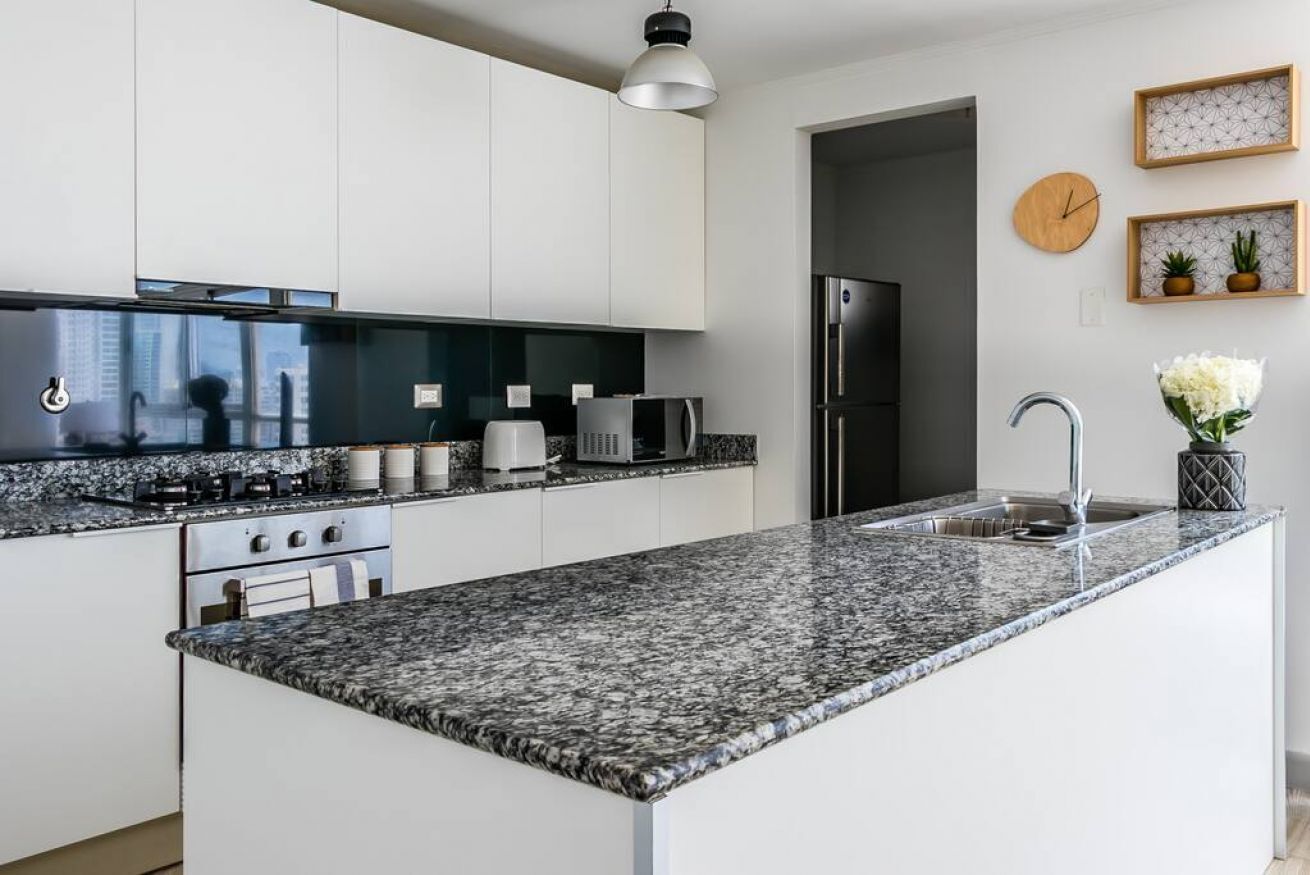 Fridge, oven, stovetop, coffee/tea maker