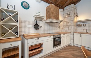 Réfrigérateur, four, plaque de cuisson, lave-vaisselle
