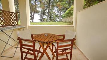 Khu ẩm thực ngoài trời