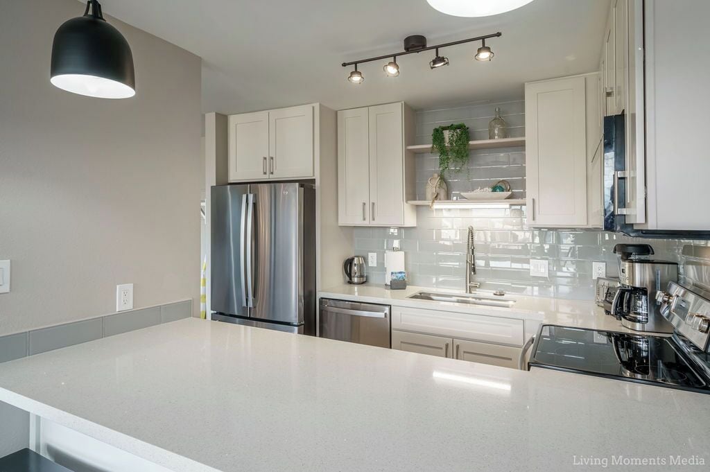 Refrigerador, microondas, horno y parrilla de estufa 