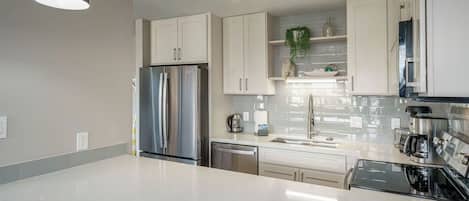 Coffee/tea maker, fridge, microwave, oven