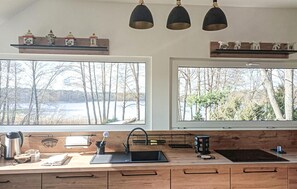 Fridge, oven, stovetop, coffee/tea maker