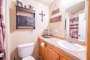 Bathtub - Ranch: Sleeps 4, Tiny Cabin, Pets, Near Park/Lake (Broken Bow)