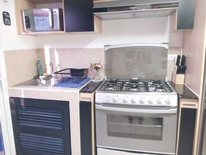 Een magnetron, een oven, een kookplaat