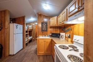 Fridge, microwave, oven, stovetop - Choctaw: Sleep 4, Tiny Cabin, Pets, Near Park/Lake (Broken Bow)