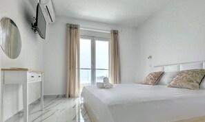 Minibar, desk, soundproofing, free WiFi