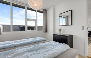 2 bedrooms, iron/ironing board, free WiFi - 2 bedroom nice apartment in Allinge (Allinge)