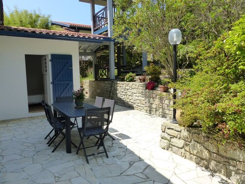 Villa LA TEIGNOUSE for 6 persons between lake and ocean.